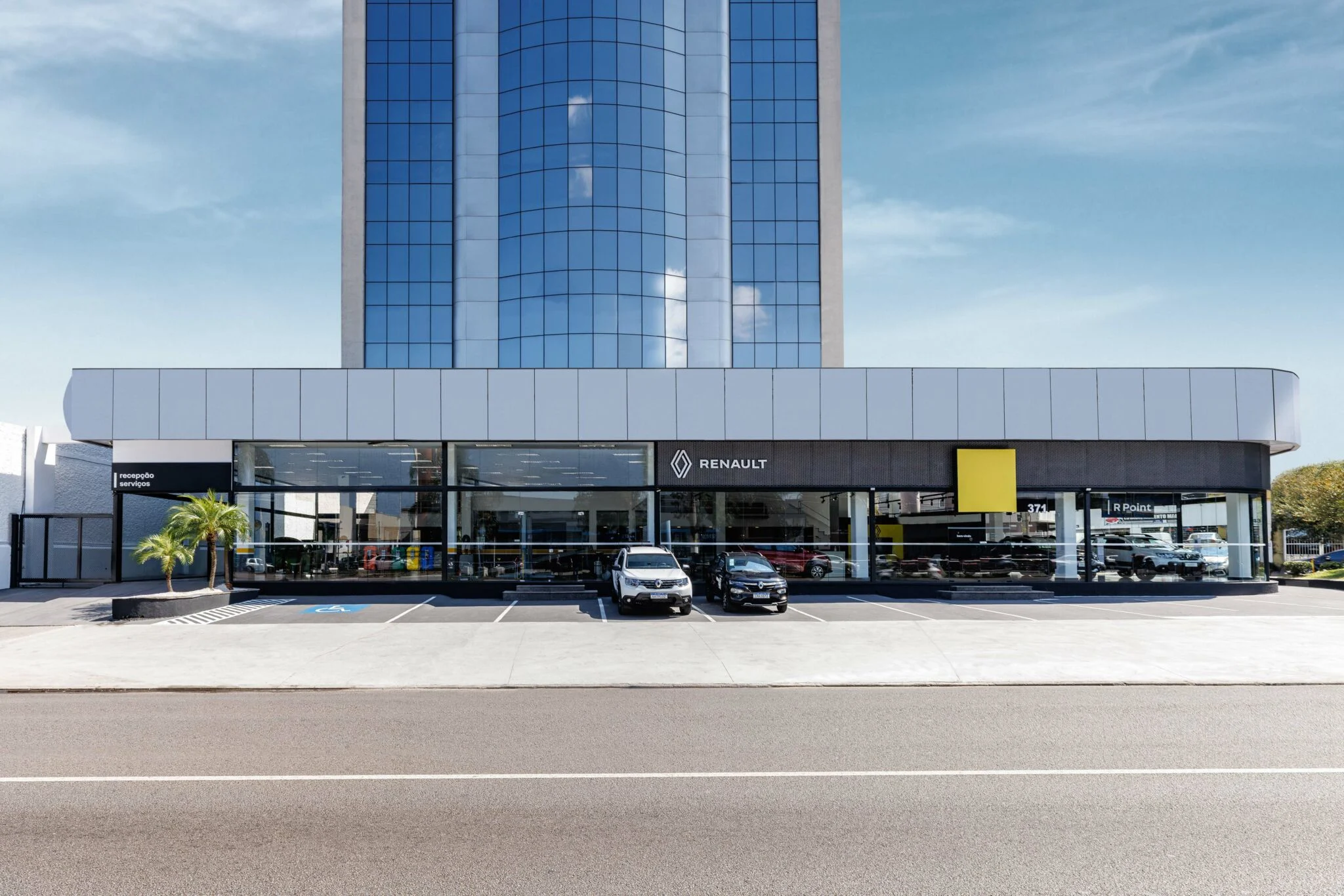 Renault inaugura concessionária exclusivamente para o público feminino