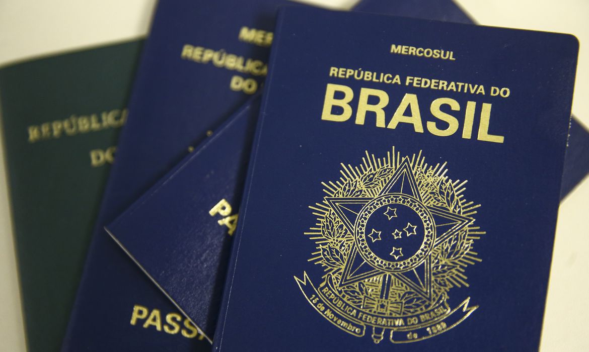 Brasileiros esperam quase 20 meses para obter visto dos Estados Unidos