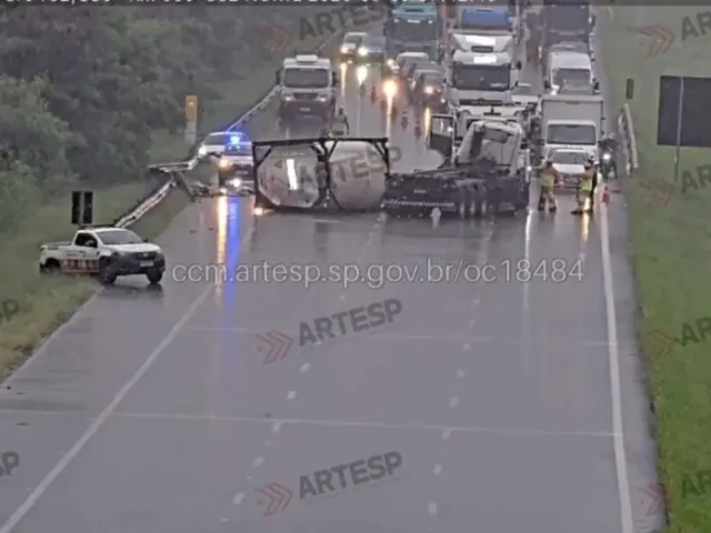 Acidente hoje na rodovia Adalberto Panzan deixa 3 feridos