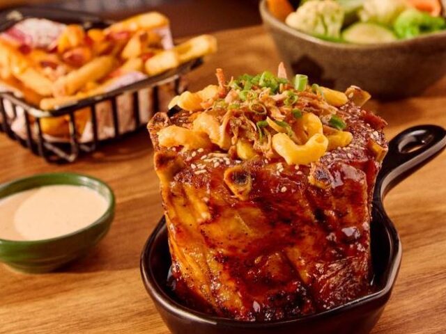 Outback oferece bebida refil gratuita na compra da Ribs Rocker Crown