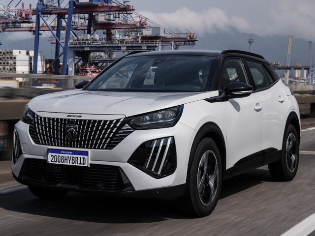 Muito elegante, o Peugeot 2008 GT Hybrid é uma boa compra
