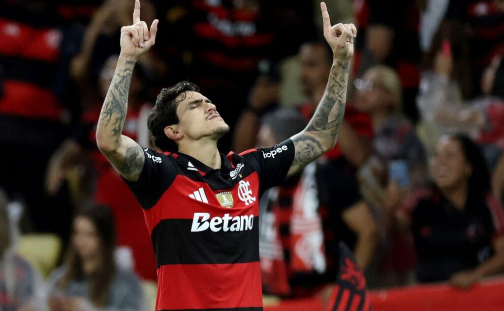 Flamengo está nas oitavas de final e Palmeiras perde em casa