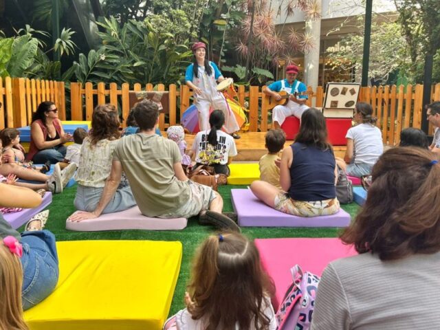 Hora do Conto do Galleria recebe lançamento do livro A Galinha e o Hamster