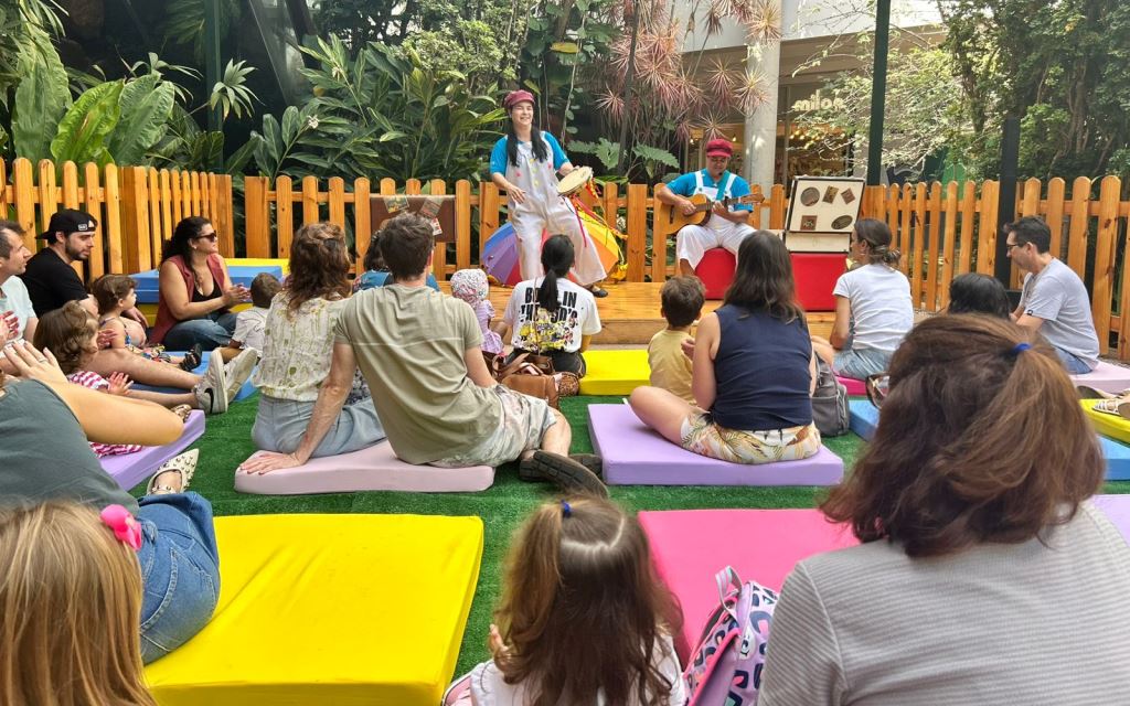 Hora do Conto do Galleria recebe lançamento do livro A Galinha e o Hamster