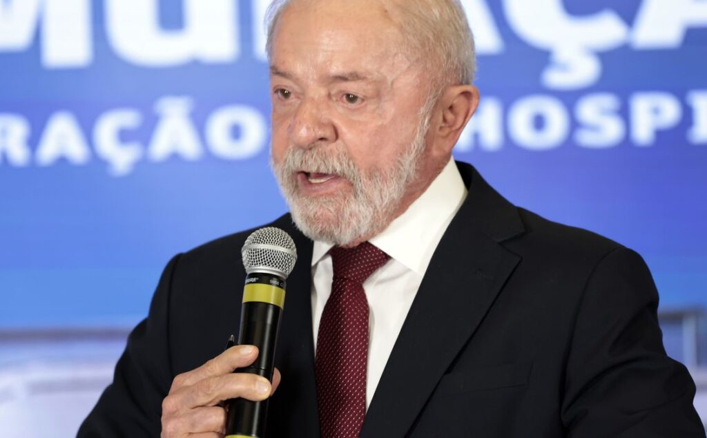 Lula inicia radioterapia após retirada de lesão no couro cabeludo