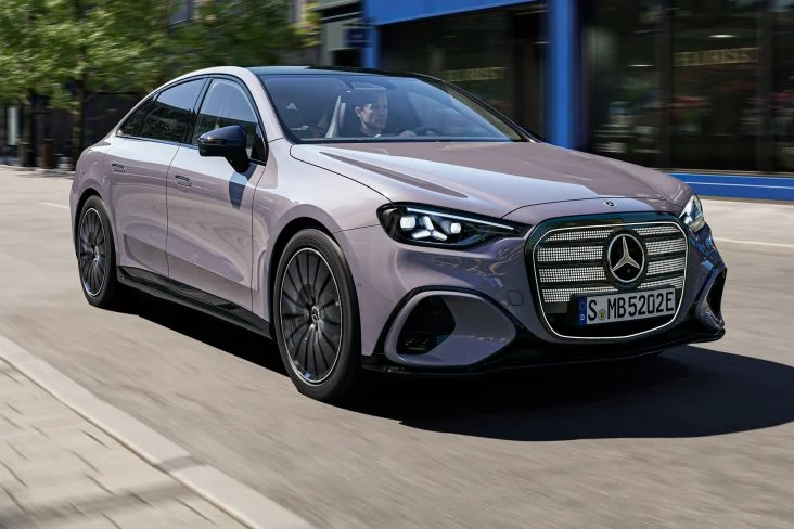 Mercedes-Benz Classe C ganha versão 100% elétrico ainda este ano