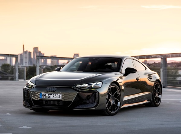 Audi RS e-tron GT Performance acelera de 0 a 100 km/h em 2,5 segundos