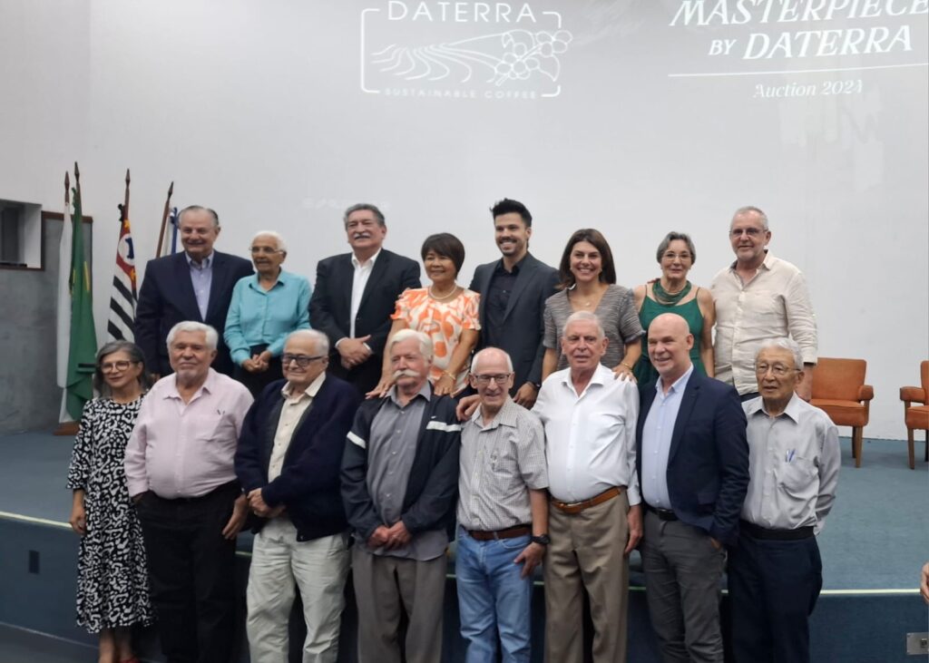 Daterra e a IAC apresentam bolsistas que produzem pesquisas sobre café