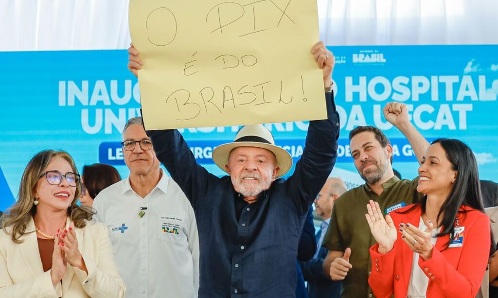 Lula responsabiliza clã Bolsonaro por ataque dos EUA ao Pix e taxação