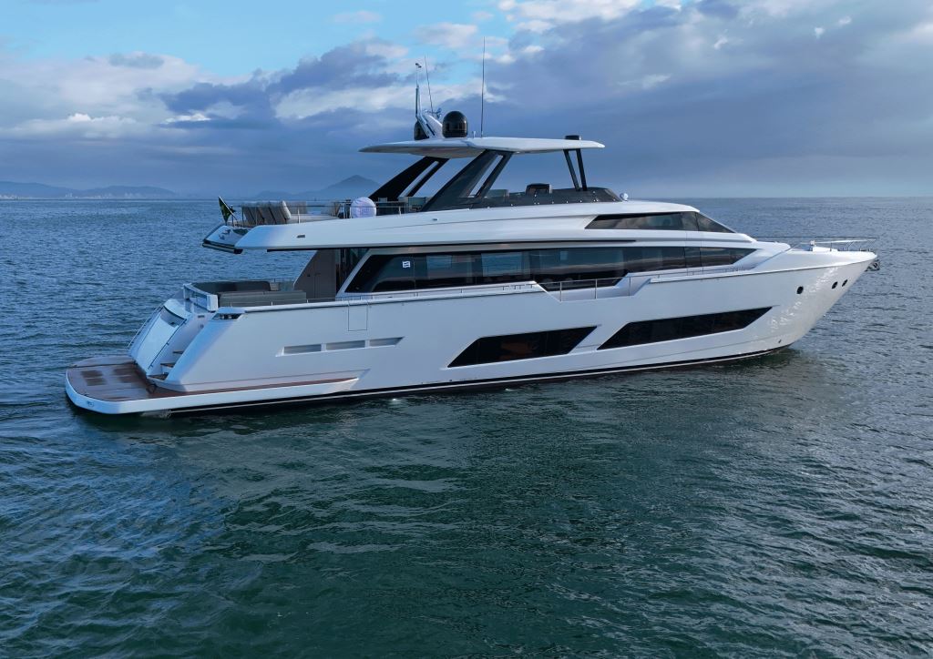 Ferretti Yachts 850 é destaque em evento náutico em Santa Catarina