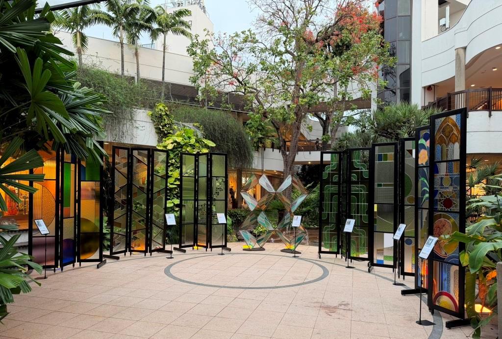 Exposição “Entre Vitrais” entra em cartaz nesta quarta-feira no Galleria