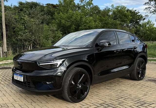 Volvo EC40 Black Edition é potente e tem acabamento refinado